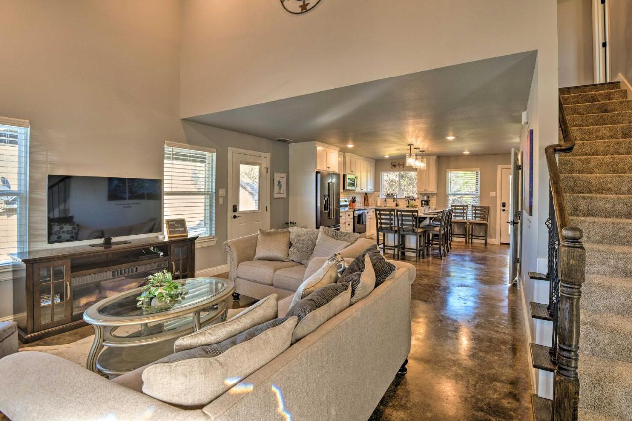 Granbury Home With Hot Tub And Furnished Patio! ภายนอก รูปภาพ