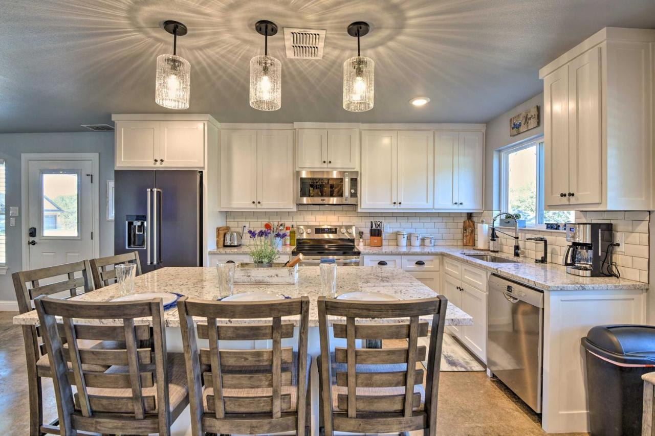 Granbury Home With Hot Tub And Furnished Patio! ภายนอก รูปภาพ