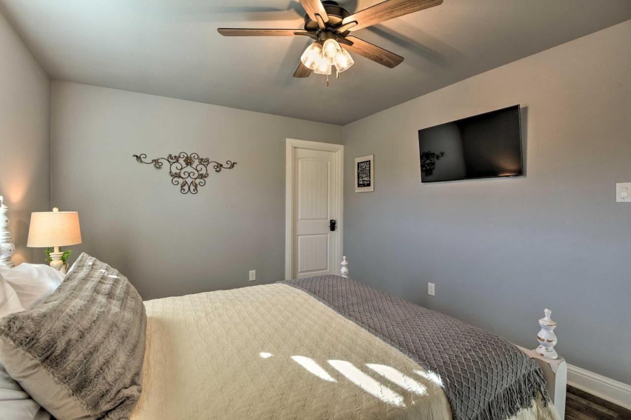Granbury Home With Hot Tub And Furnished Patio! ภายนอก รูปภาพ