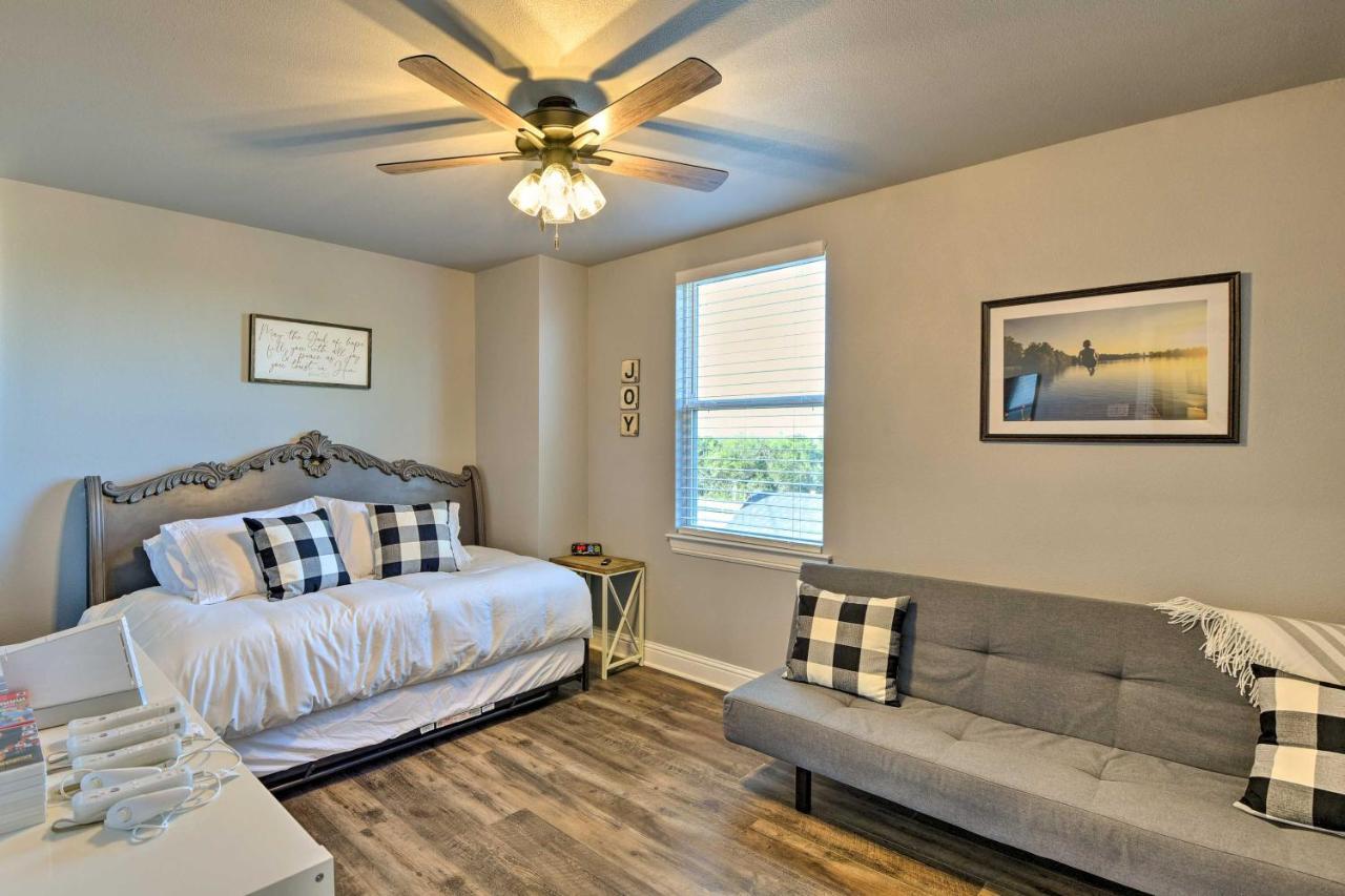 Granbury Home With Hot Tub And Furnished Patio! ภายนอก รูปภาพ