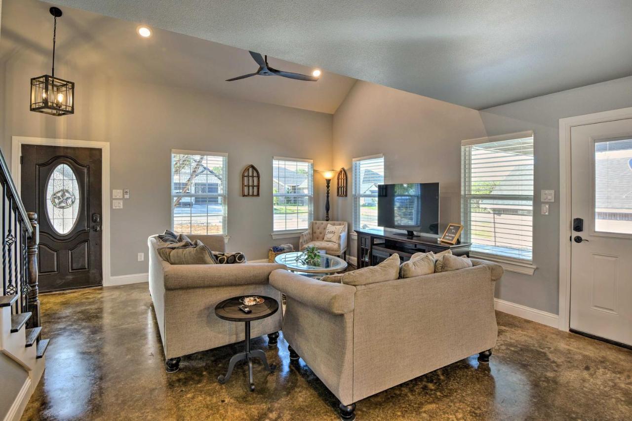Granbury Home With Hot Tub And Furnished Patio! ภายนอก รูปภาพ