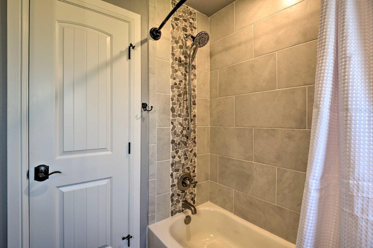 Granbury Home With Hot Tub And Furnished Patio! ภายนอก รูปภาพ
