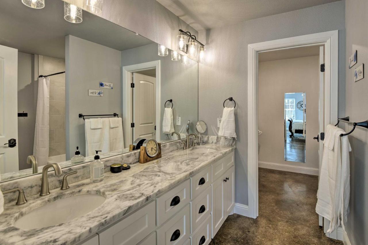Granbury Home With Hot Tub And Furnished Patio! ภายนอก รูปภาพ