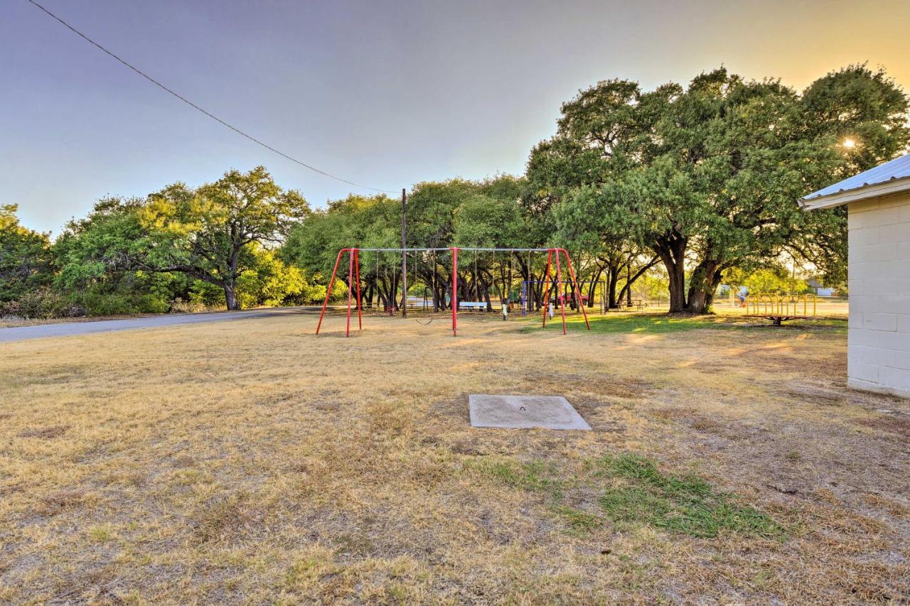 Granbury Home With Hot Tub And Furnished Patio! ภายนอก รูปภาพ