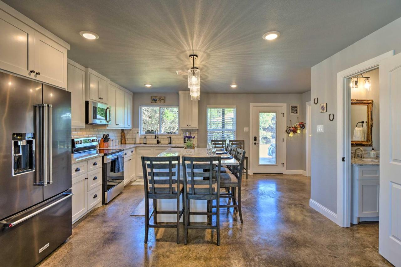Granbury Home With Hot Tub And Furnished Patio! ภายนอก รูปภาพ