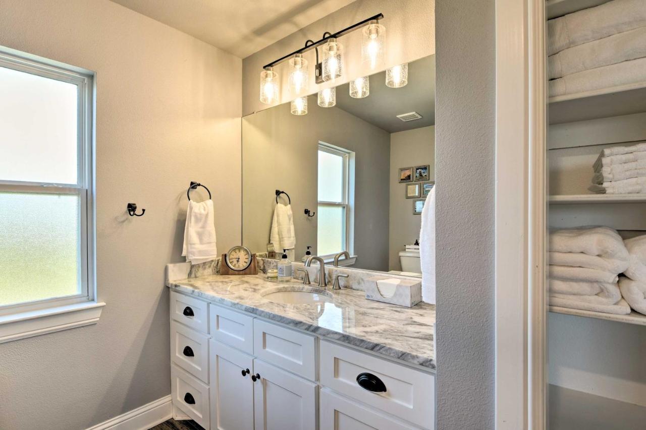 Granbury Home With Hot Tub And Furnished Patio! ภายนอก รูปภาพ