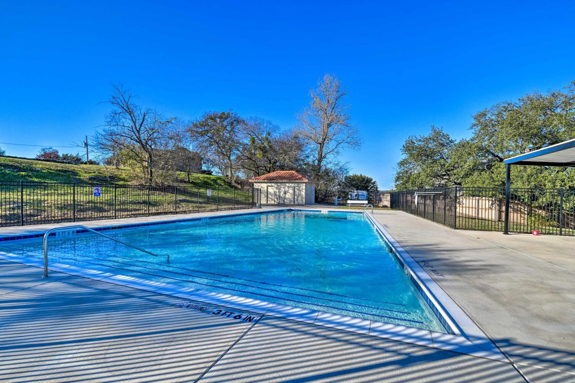 Granbury Home With Hot Tub And Furnished Patio! ภายนอก รูปภาพ