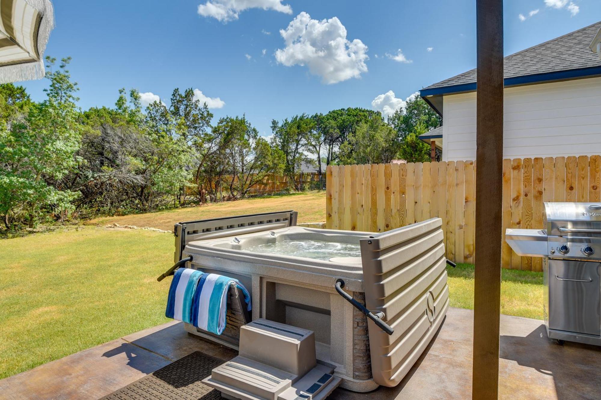 Granbury Home With Hot Tub And Furnished Patio! ภายนอก รูปภาพ