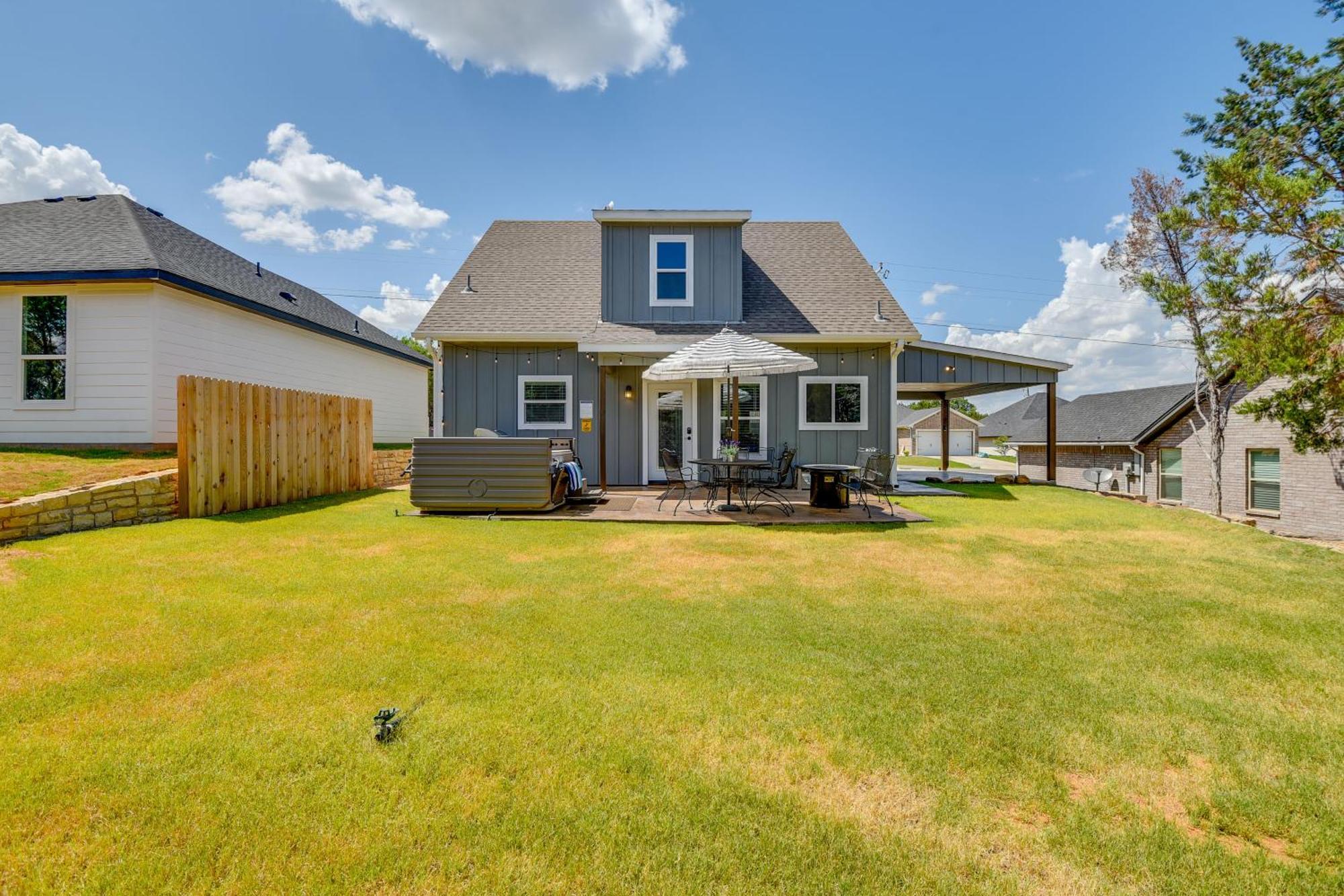 Granbury Home With Hot Tub And Furnished Patio! ภายนอก รูปภาพ