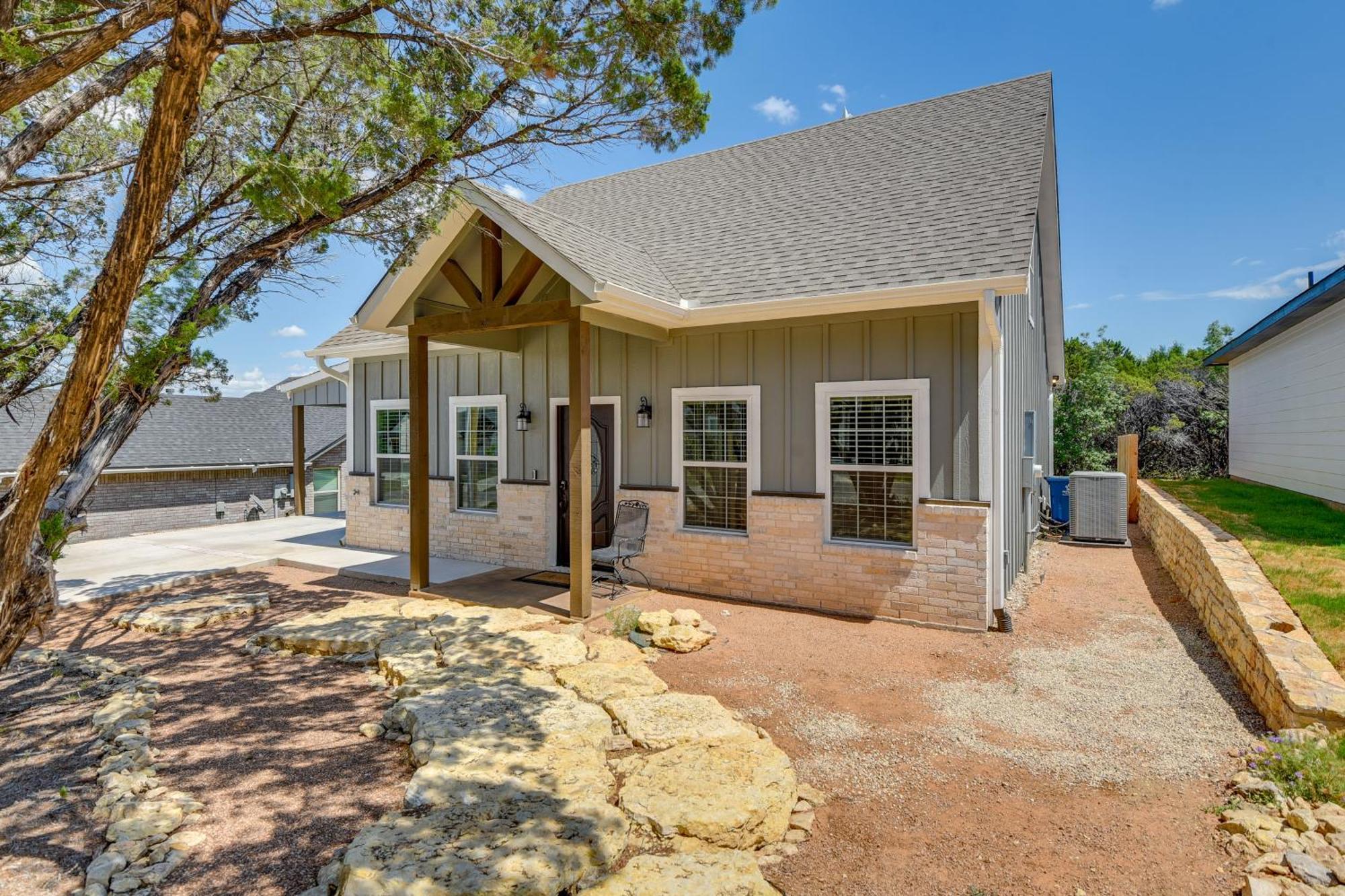 Granbury Home With Hot Tub And Furnished Patio! ภายนอก รูปภาพ
